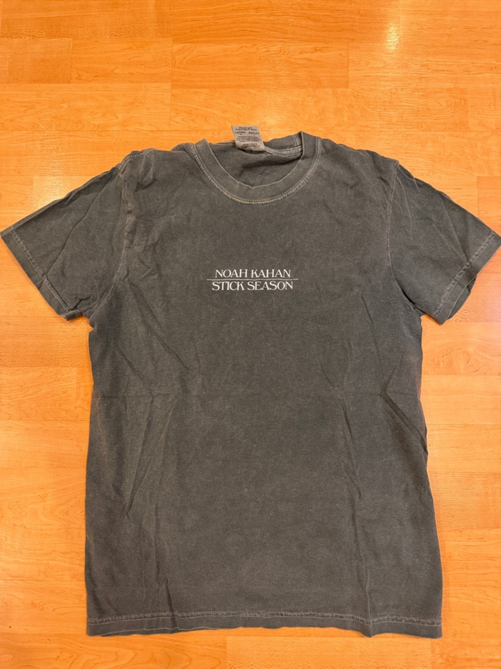 noah kahan concert shirt